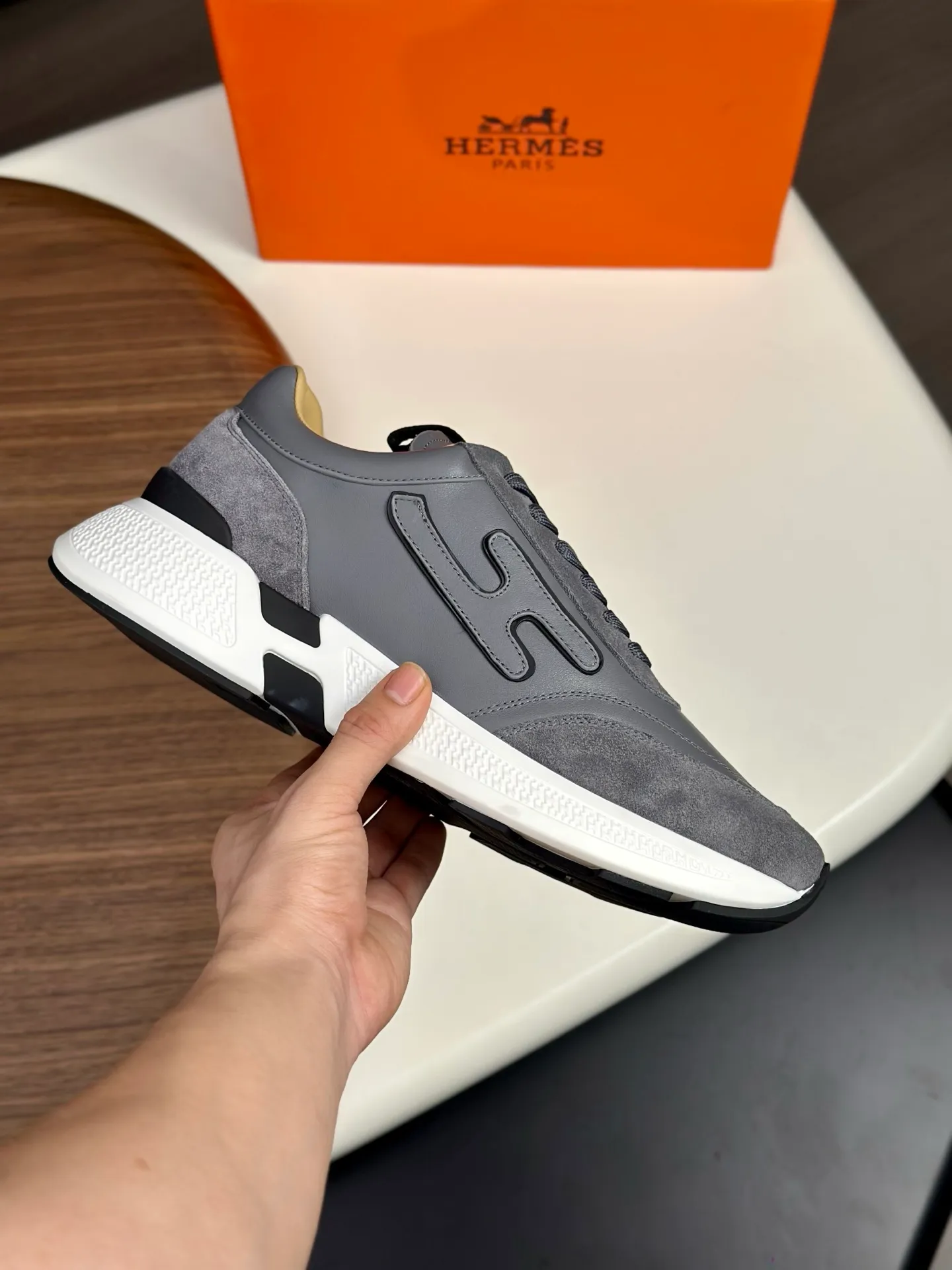 [HERMES] Hermès men's shoes 💰840💰 - High-end quality original order - Upper: 🔝 tumbled calfskin, brand canvas cloth, shoe body sewn with ´H´ pattern - Lining: water-dyed cowhide - Outsole: ultra-light T men's shoes 💰U foam rubber; two-color molded outsole - Ultra-high quality control, fine workmanship: highlighted (high-end, luxury, grade) -Size :39-44 (38, 45, can be customized)